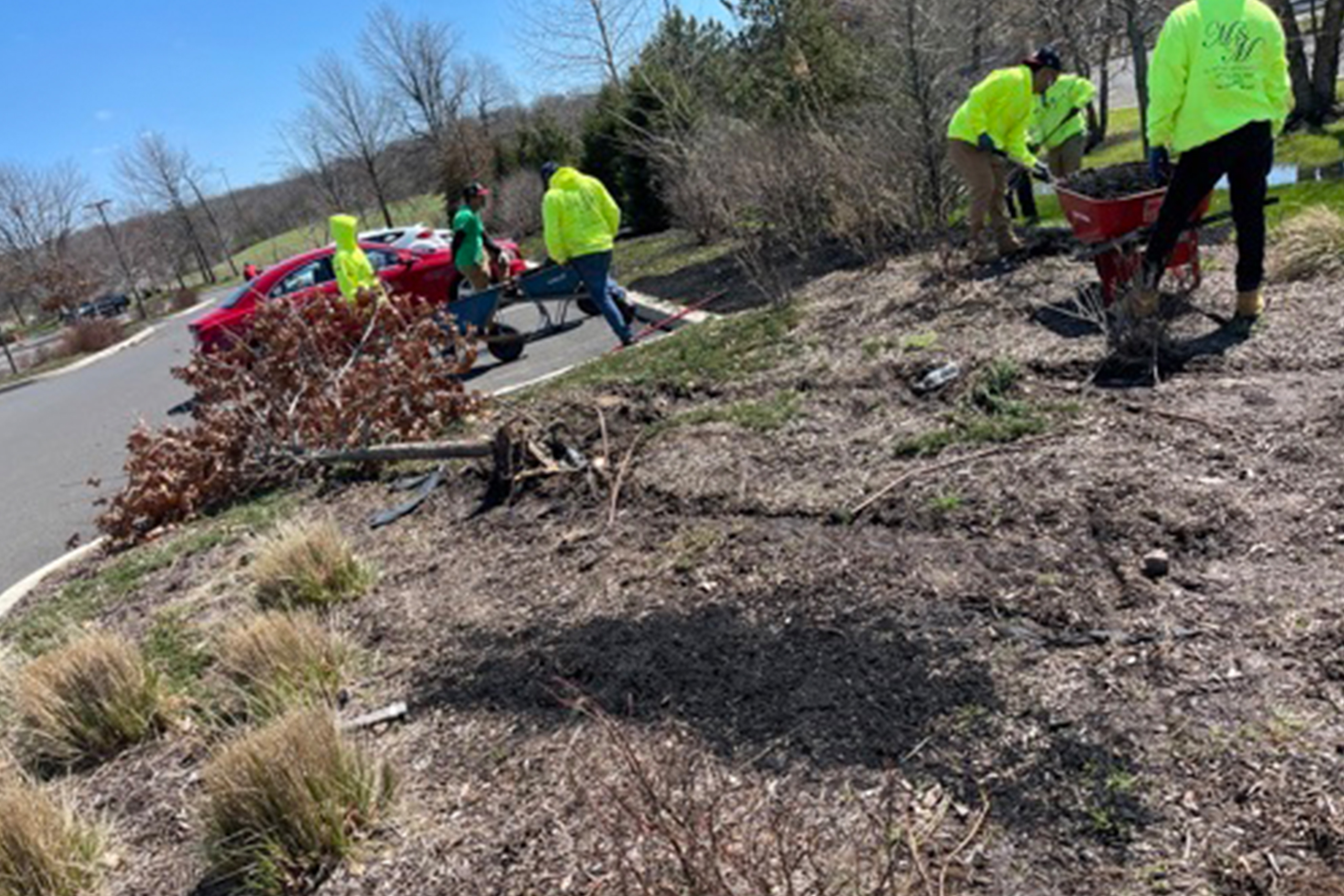 LifeTime Fitness Fort Washington Spring Cleanup & Mulch 6-21-2022JP
